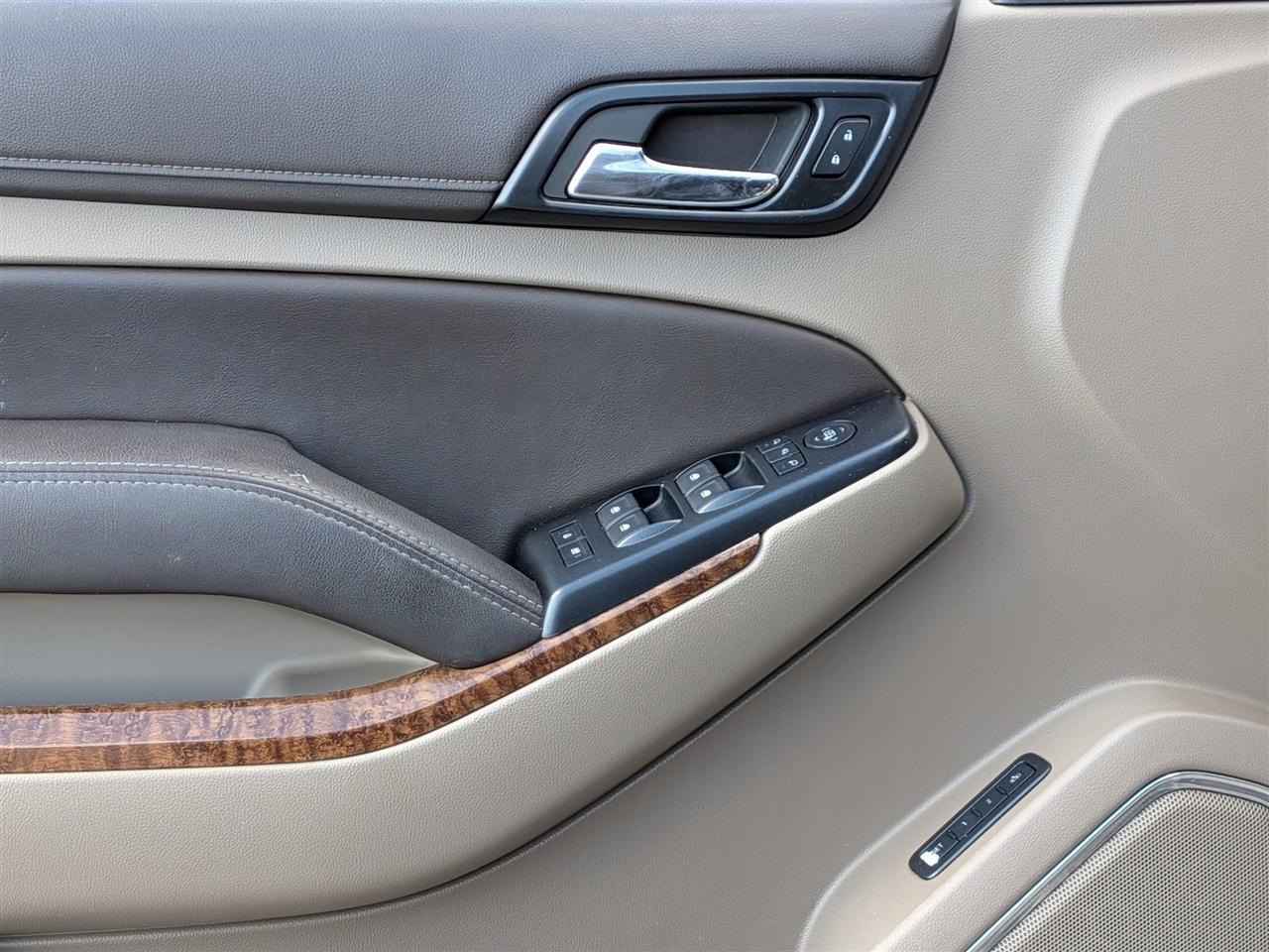 Chevrolet Suburban  2015