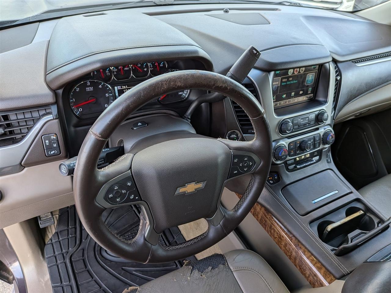 Chevrolet Suburban  2015