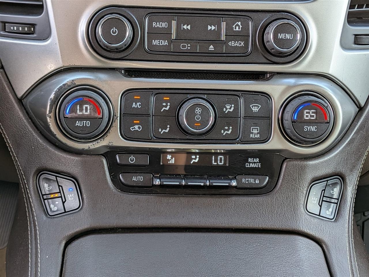 Chevrolet Suburban  2015