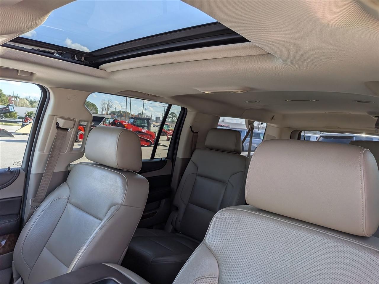 Chevrolet Suburban  2015