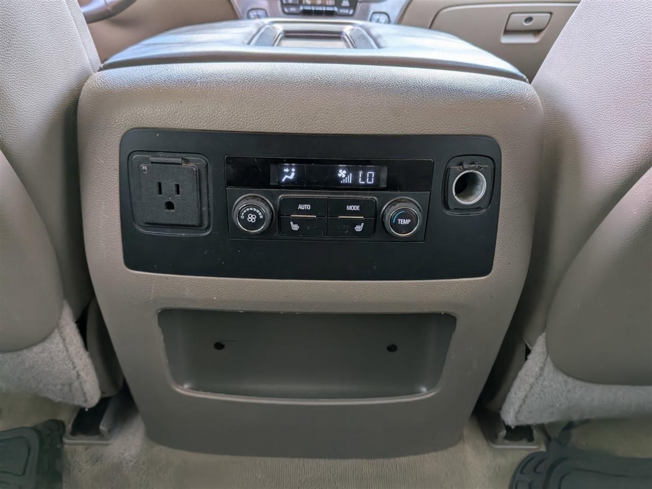 Chevrolet Suburban  2015