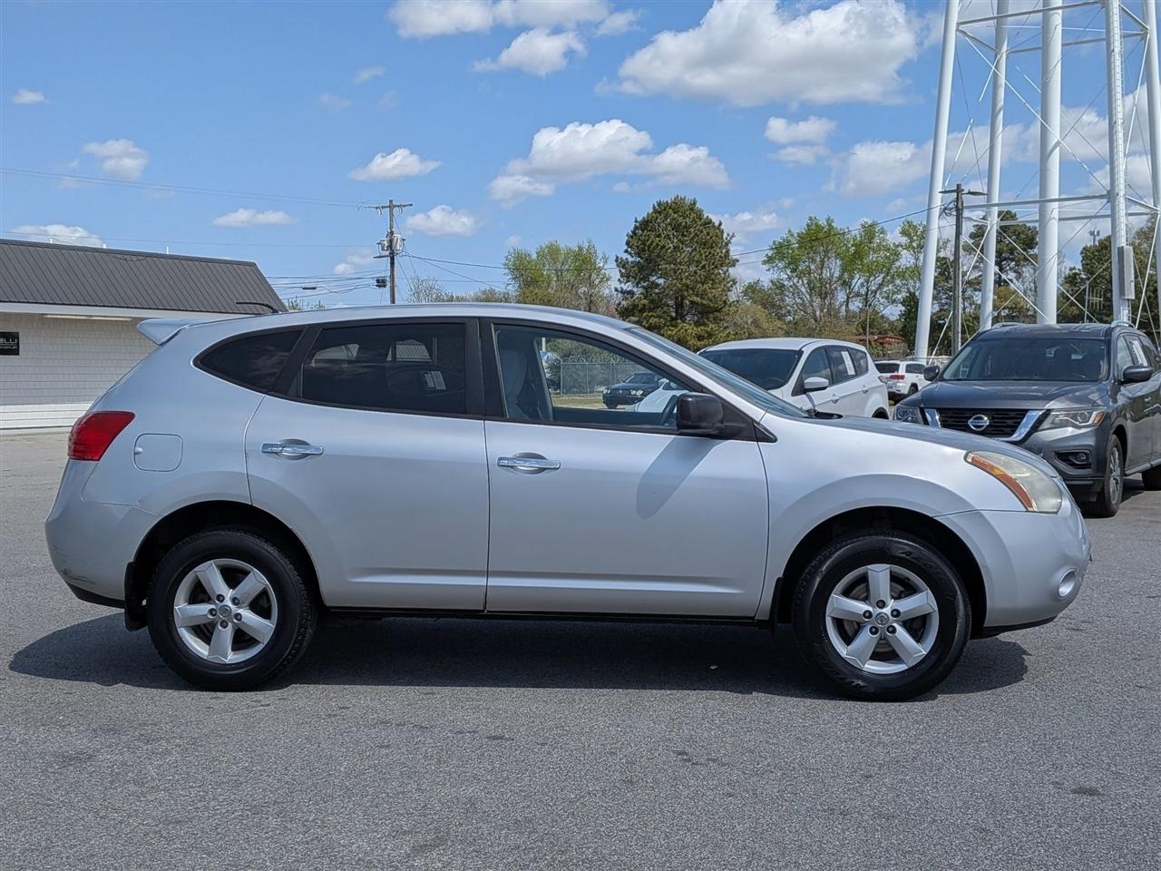 Nissan Rogue  2010