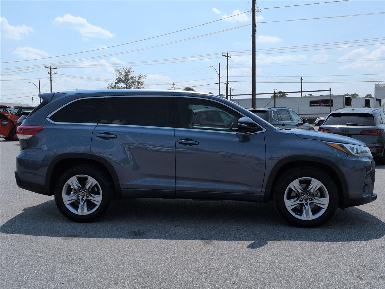 Toyota Highlander 4dr V6 Limited (Natl) 2017