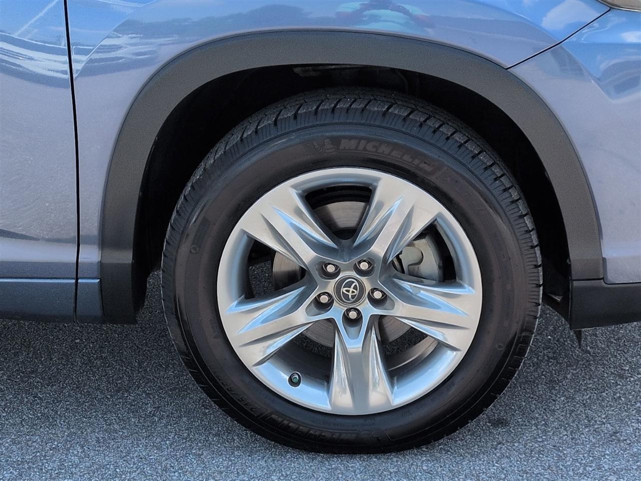 Toyota Highlander 4dr V6 Limited (Natl) 2017