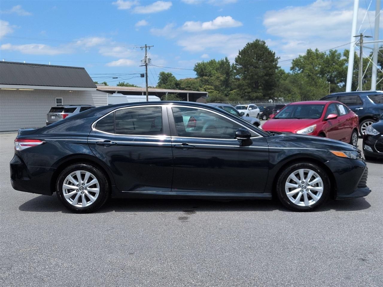Toyota Camry 4dr Sdn LE Auto V6 2018