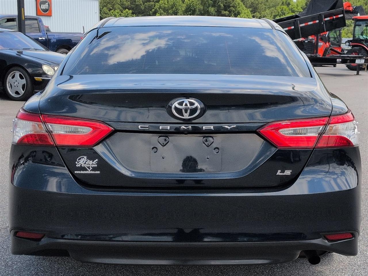 Toyota Camry 4dr Sdn LE Auto V6 2018