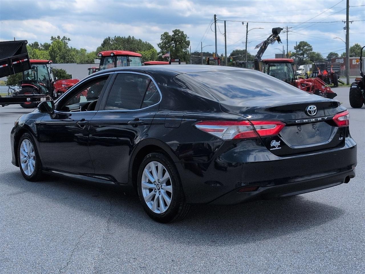 Toyota Camry 4dr Sdn LE Auto V6 2018