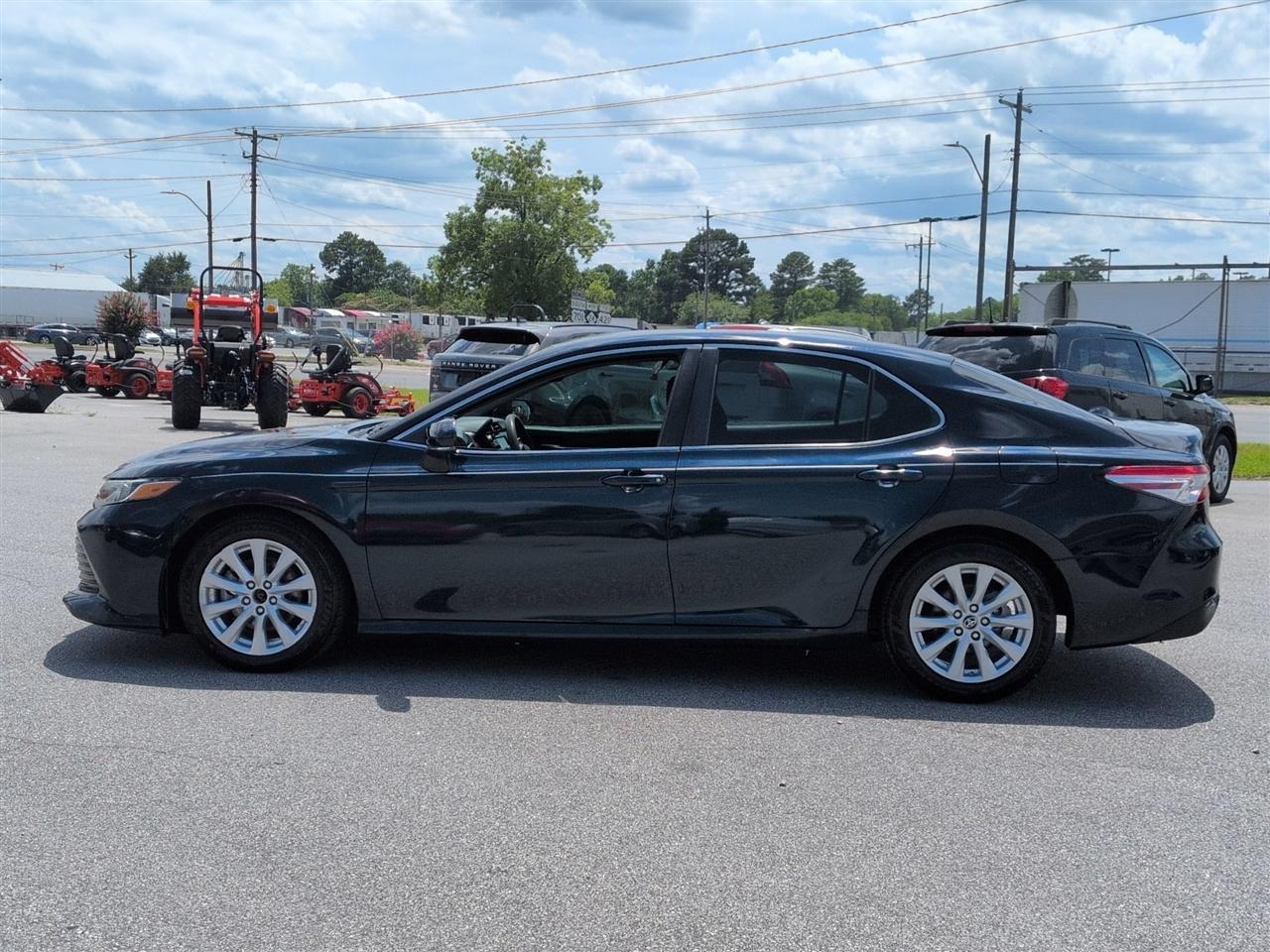 Toyota Camry 4dr Sdn LE Auto V6 2018