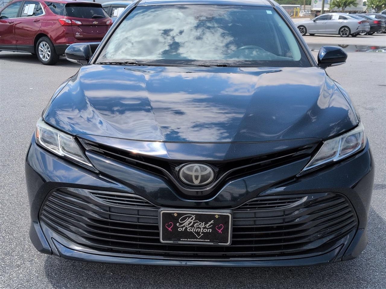 Toyota Camry 4dr Sdn LE Auto V6 2018