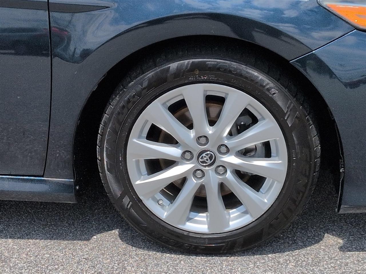 Toyota Camry 4dr Sdn LE Auto V6 2018