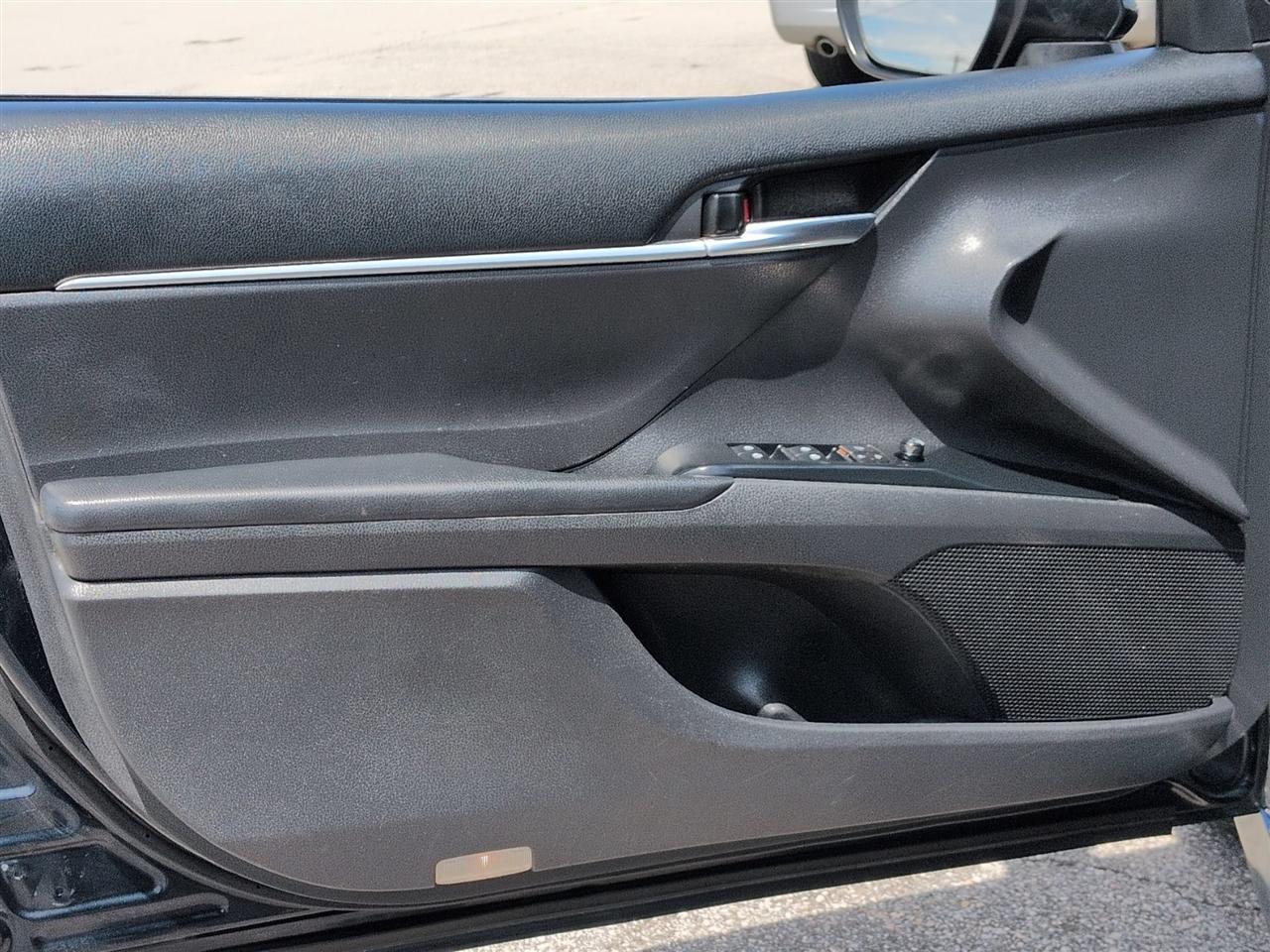 Toyota Camry 4dr Sdn LE Auto V6 2018