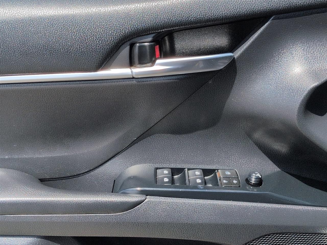 Toyota Camry 4dr Sdn LE Auto V6 2018