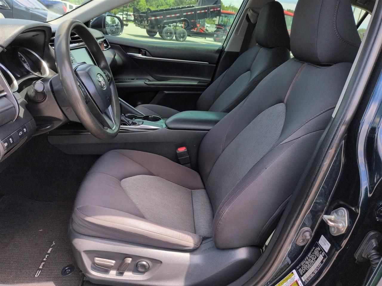 Toyota Camry 4dr Sdn LE Auto V6 2018