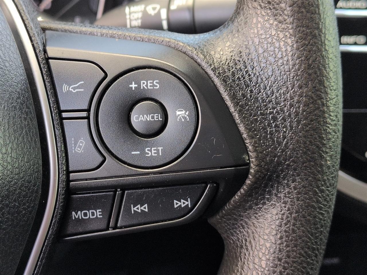 Toyota Camry 4dr Sdn LE Auto V6 2018