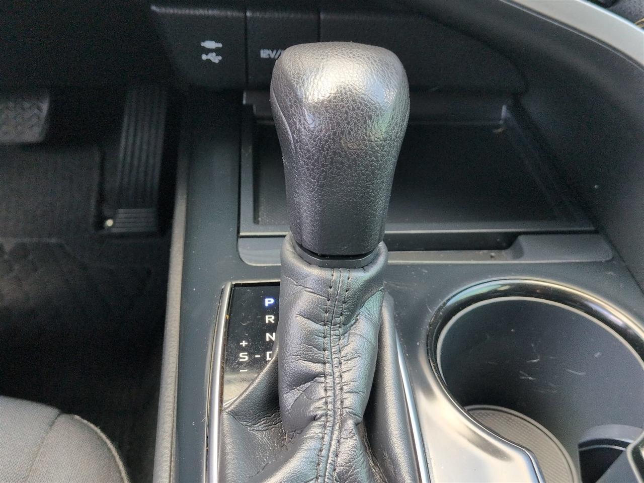 Toyota Camry 4dr Sdn LE Auto V6 2018