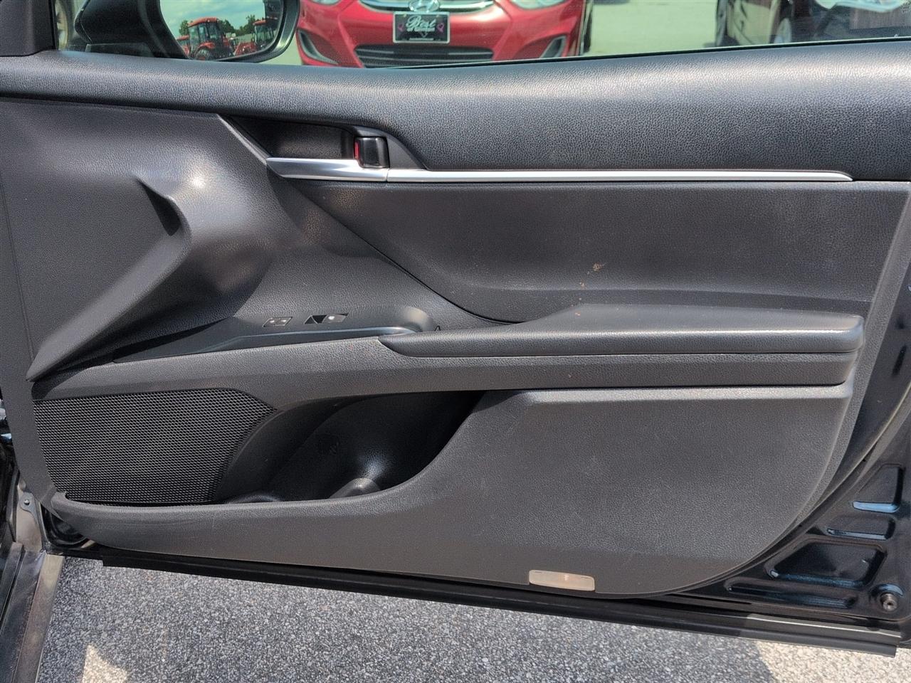 Toyota Camry 4dr Sdn LE Auto V6 2018