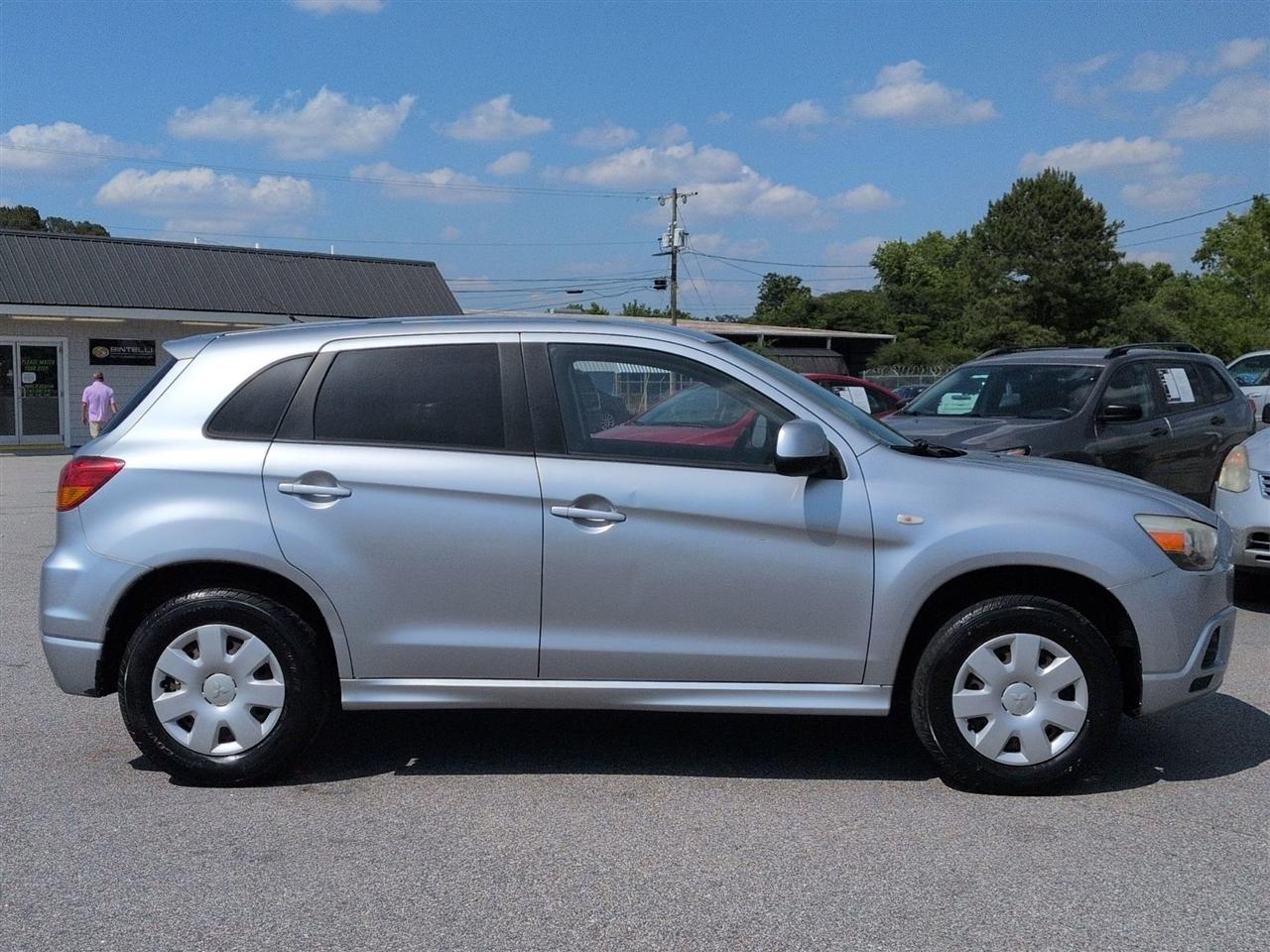 Mitsubishi Outlander Sport  2011