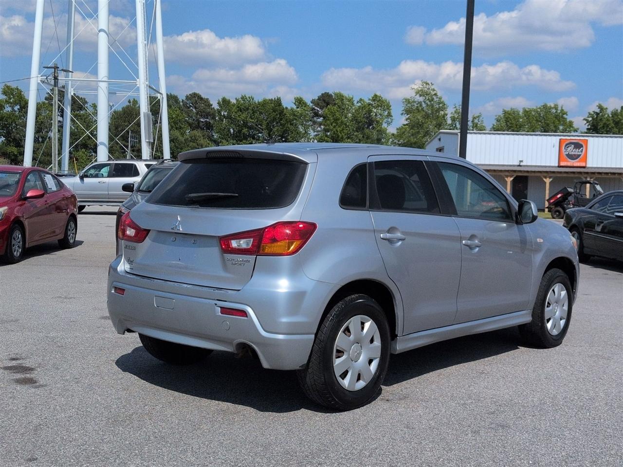 Mitsubishi Outlander Sport  2011