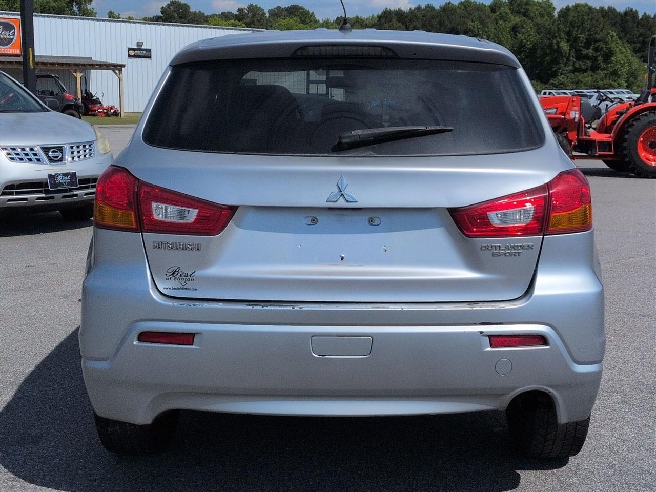 Mitsubishi Outlander Sport  2011