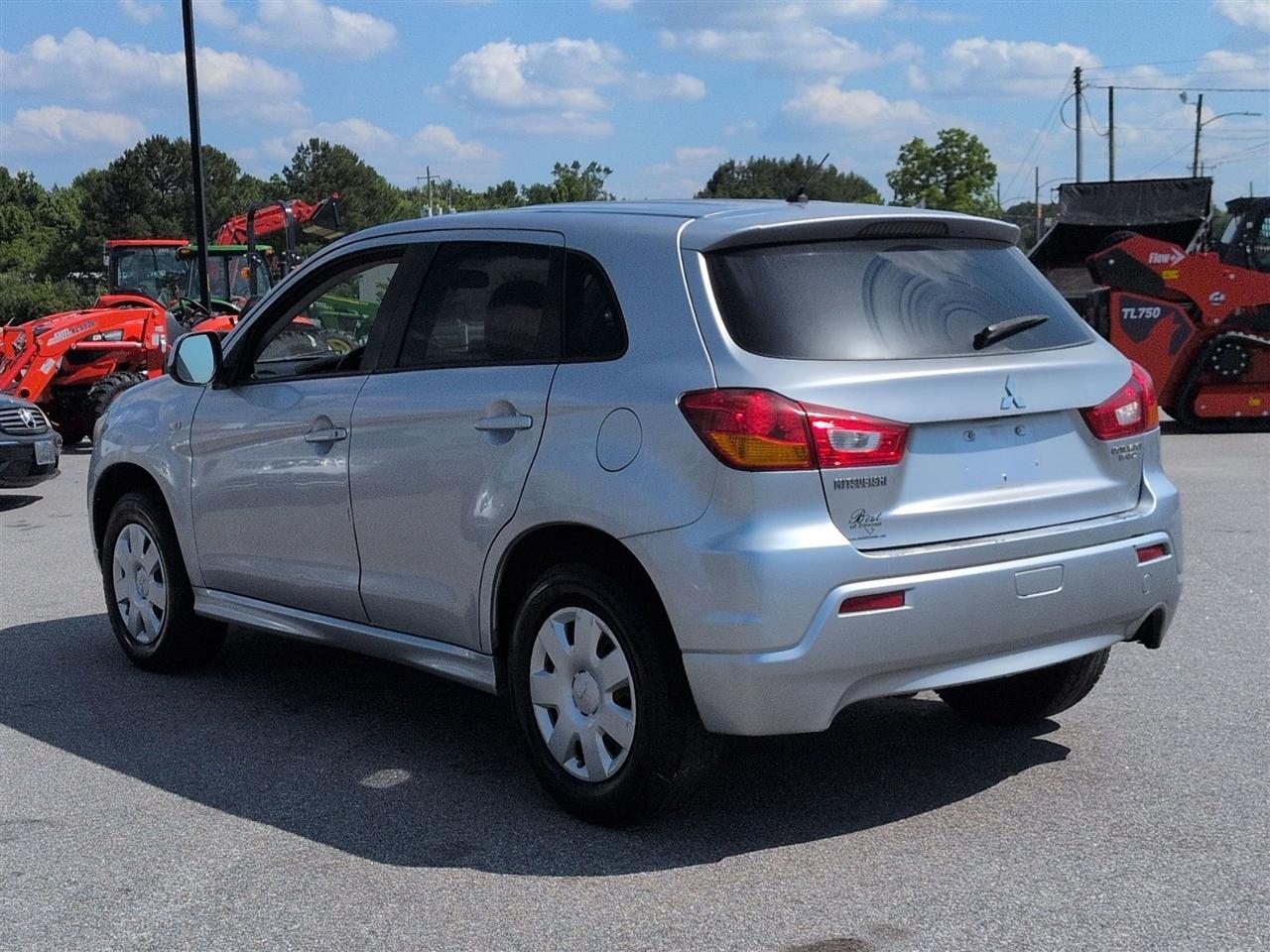 Mitsubishi Outlander Sport  2011
