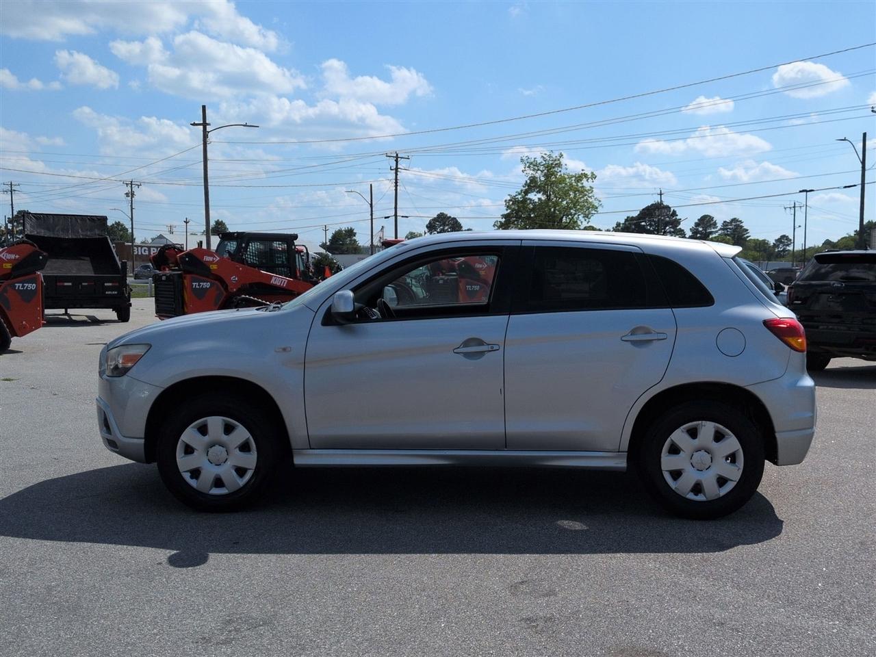Mitsubishi Outlander Sport  2011