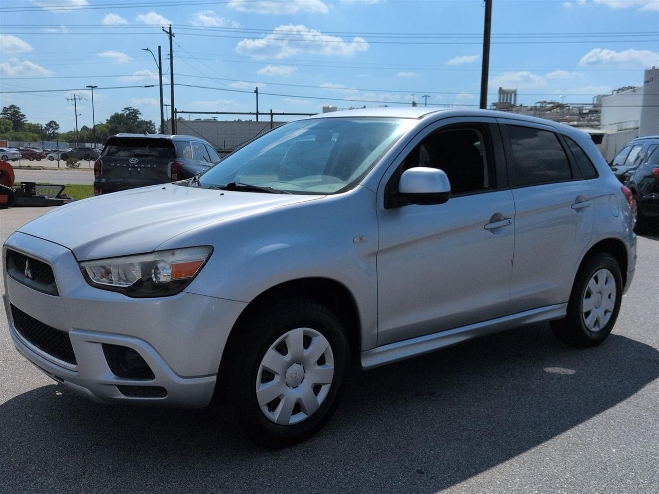 Mitsubishi Outlander Sport  2011