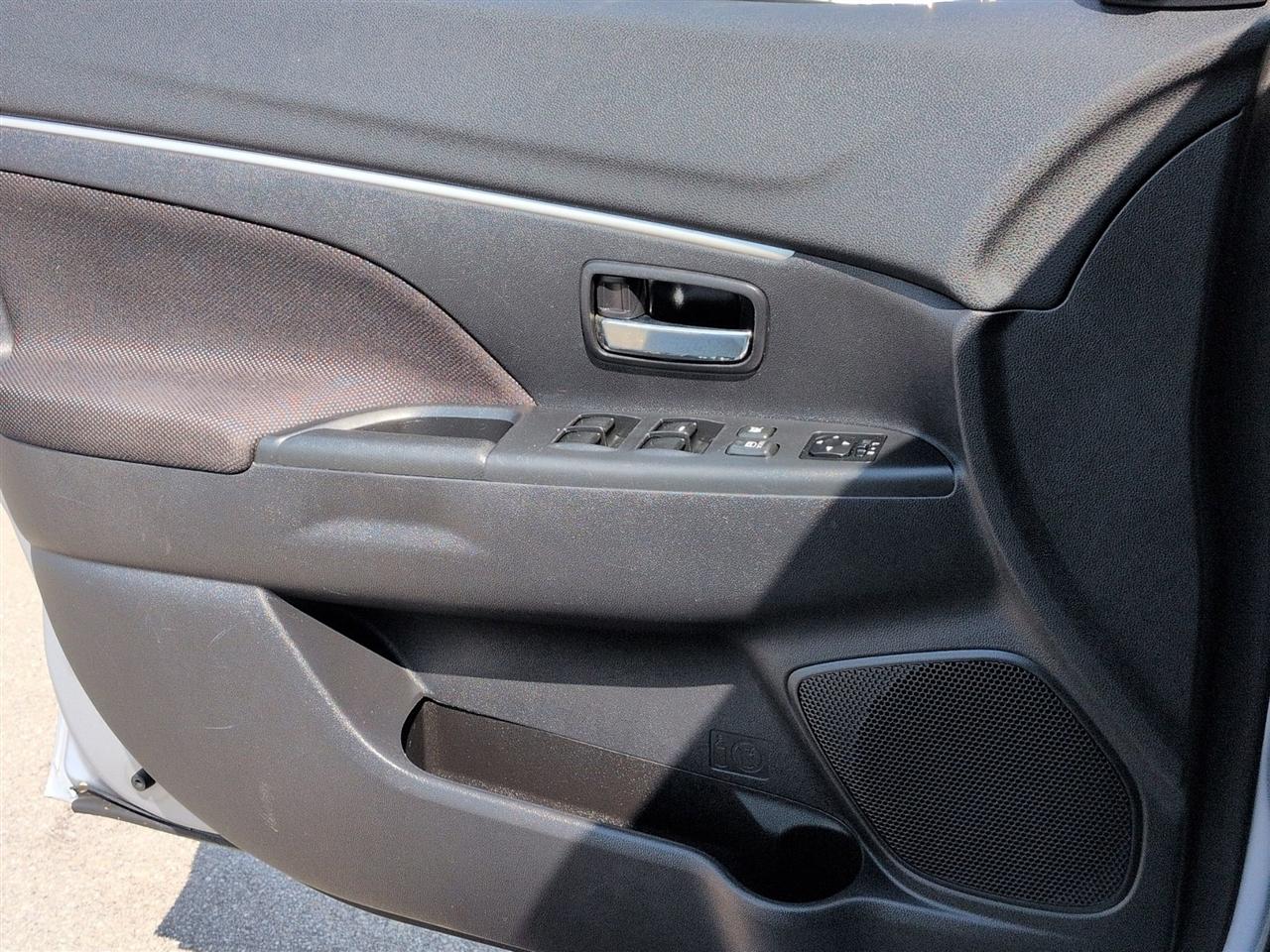Mitsubishi Outlander Sport  2011