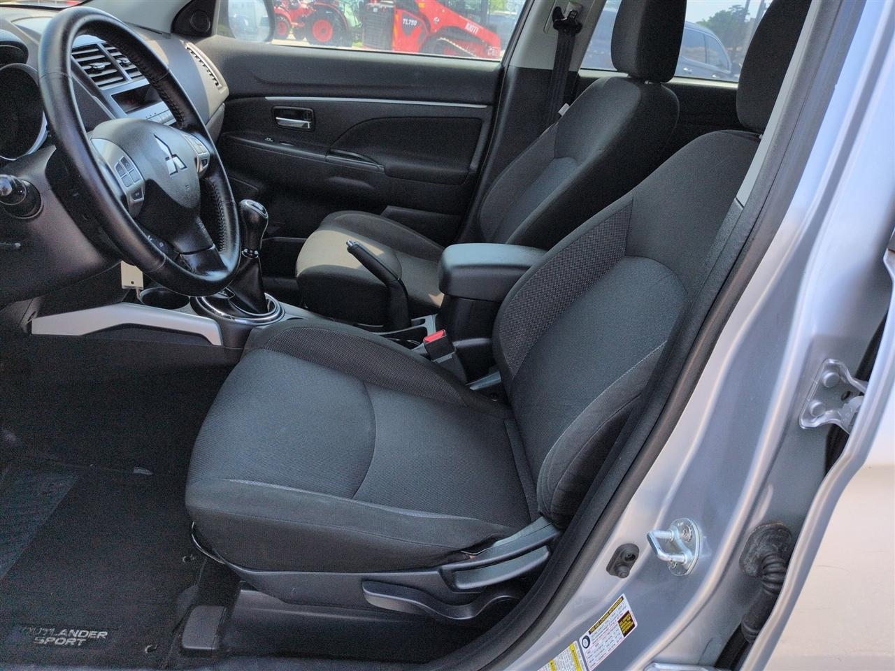 Mitsubishi Outlander Sport  2011