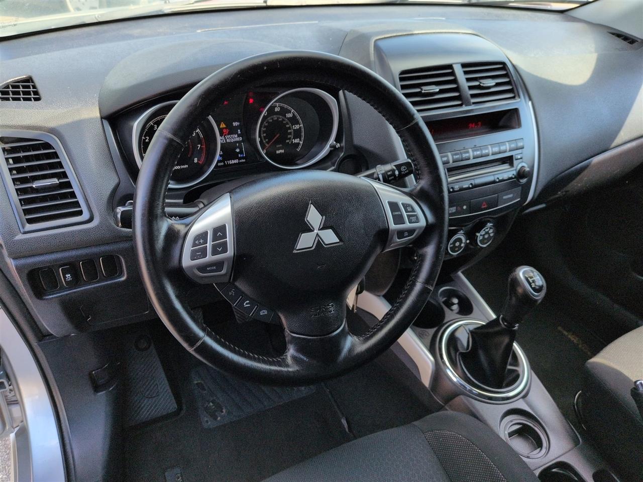Mitsubishi Outlander Sport  2011