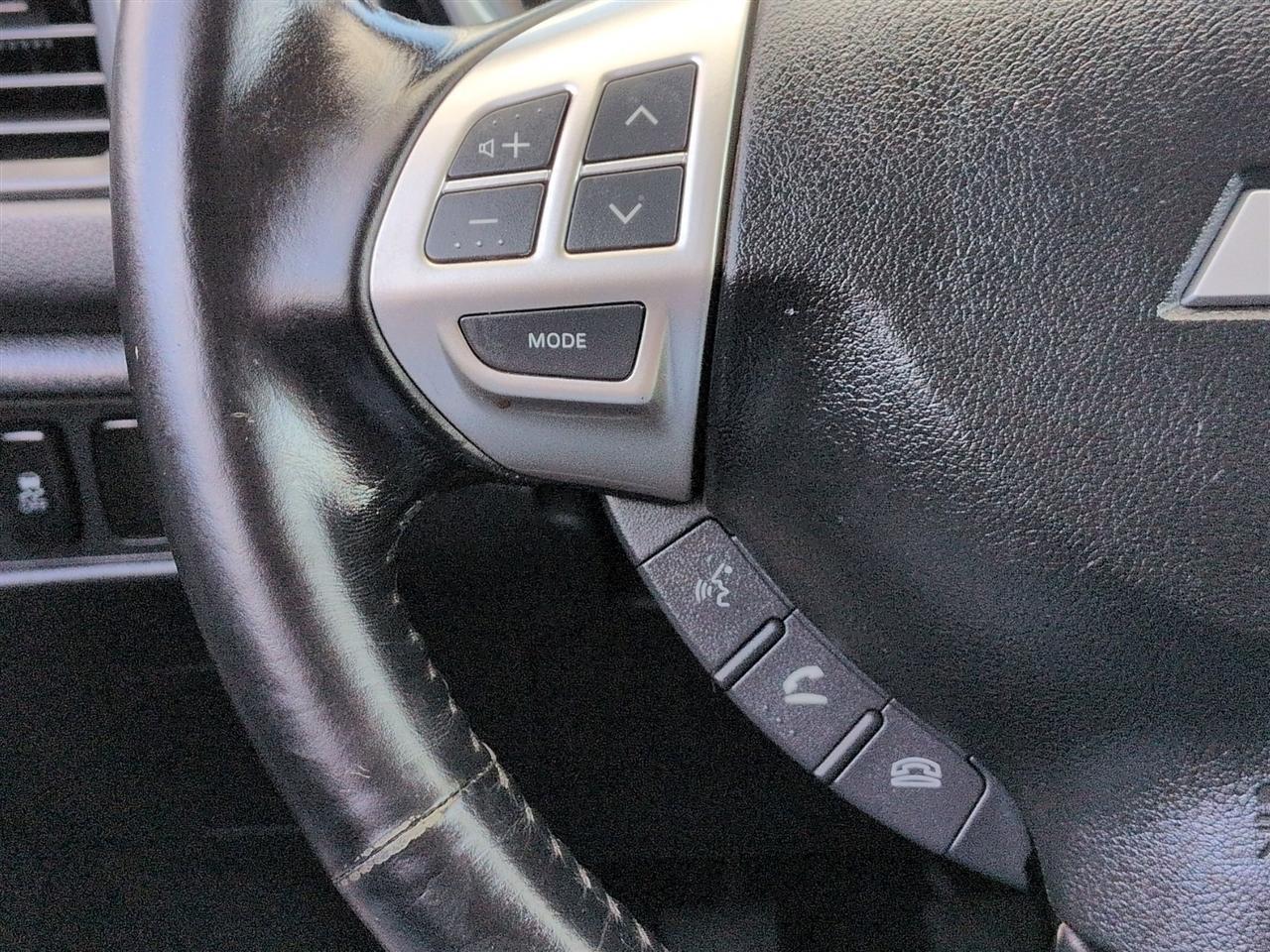 Mitsubishi Outlander Sport  2011