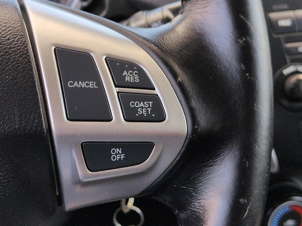 Mitsubishi Outlander Sport  2011