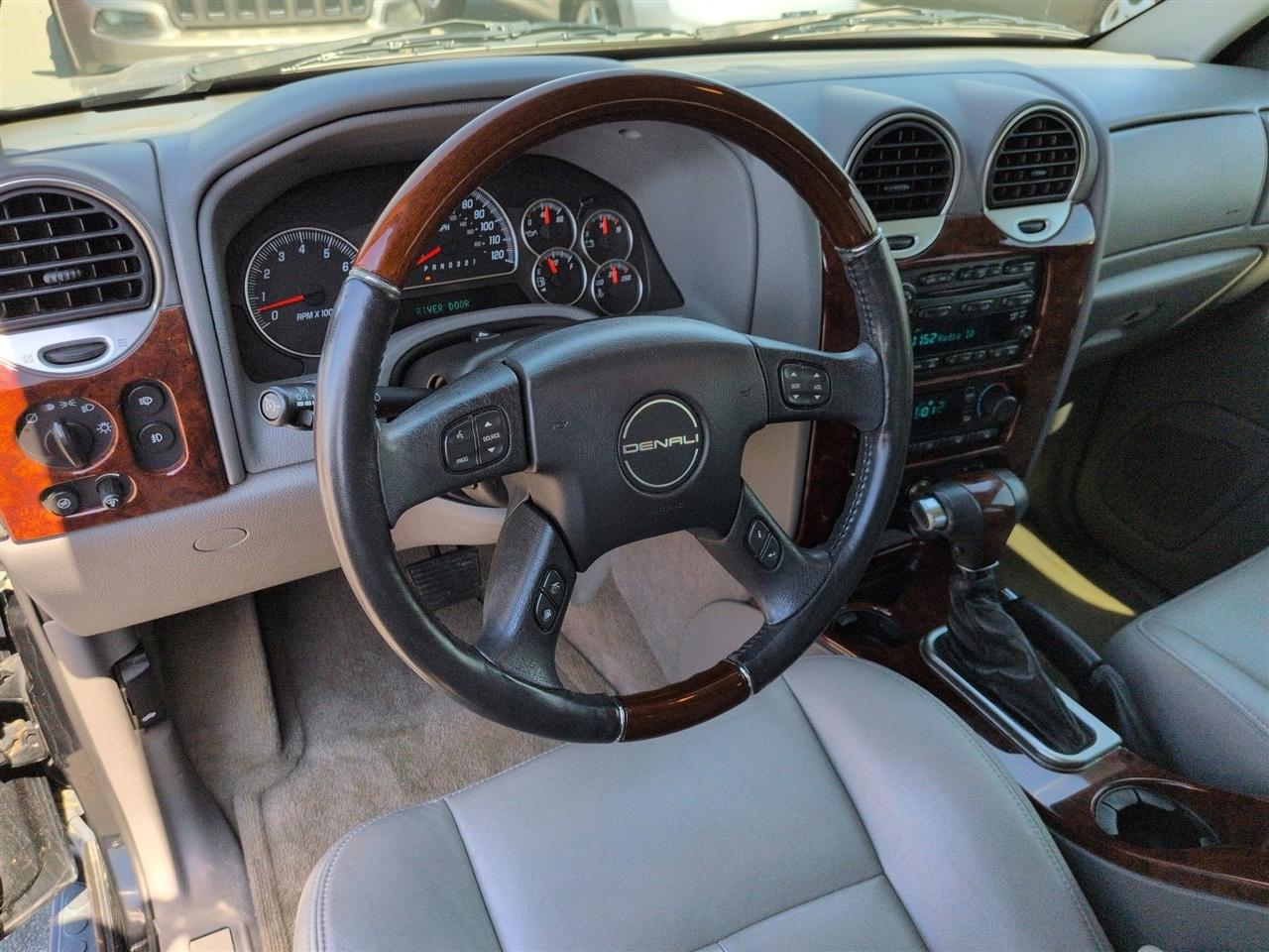 GMC Envoy Denali 2008
