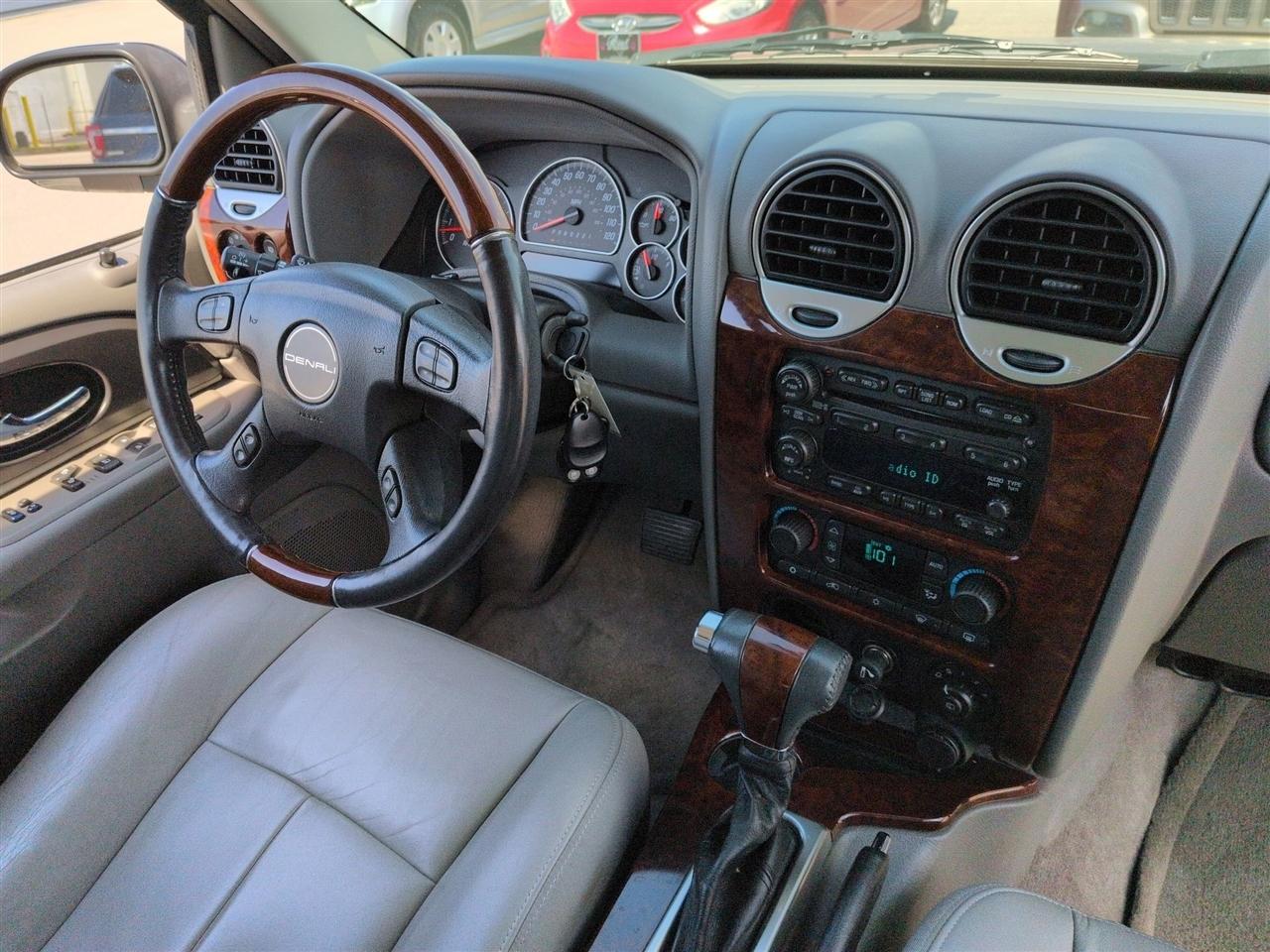 GMC Envoy Denali 2008