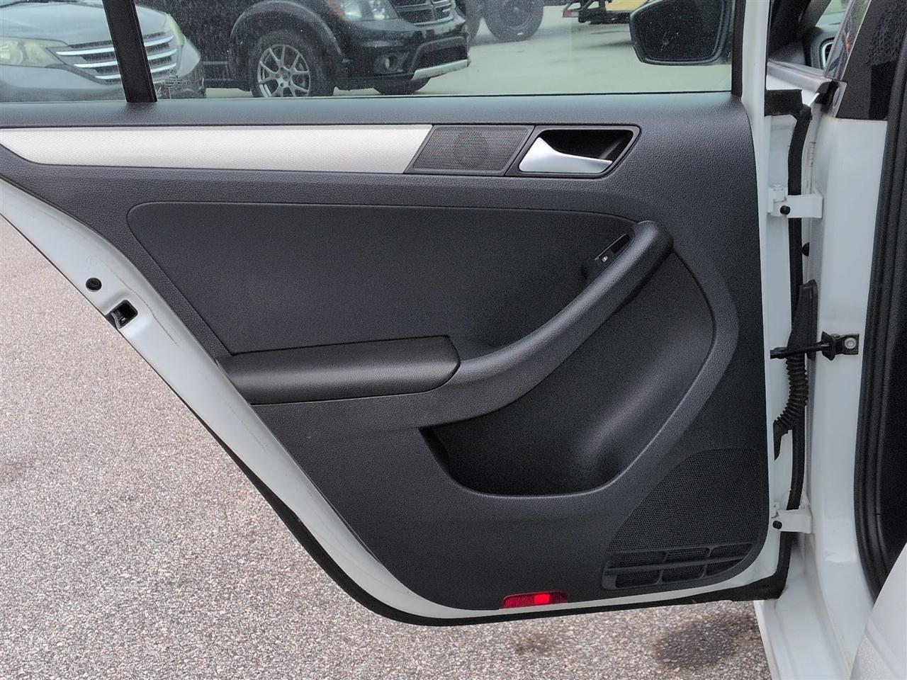 Volkswagen Jetta Sedan 4dr Auto 1.8T SE 2015