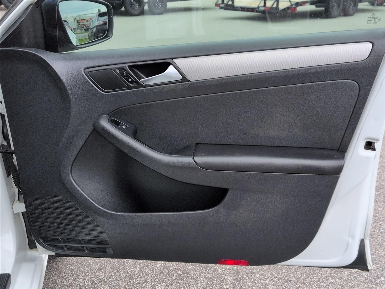 Volkswagen Jetta Sedan 4dr Auto 1.8T SE 2015