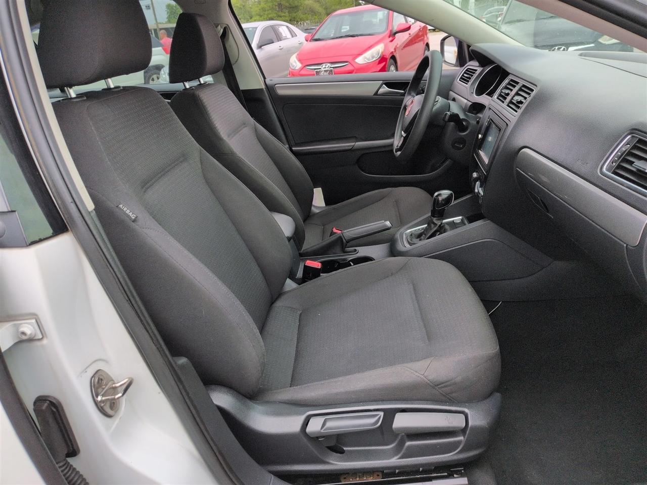 Volkswagen Jetta Sedan 4dr Auto 1.8T SE 2015