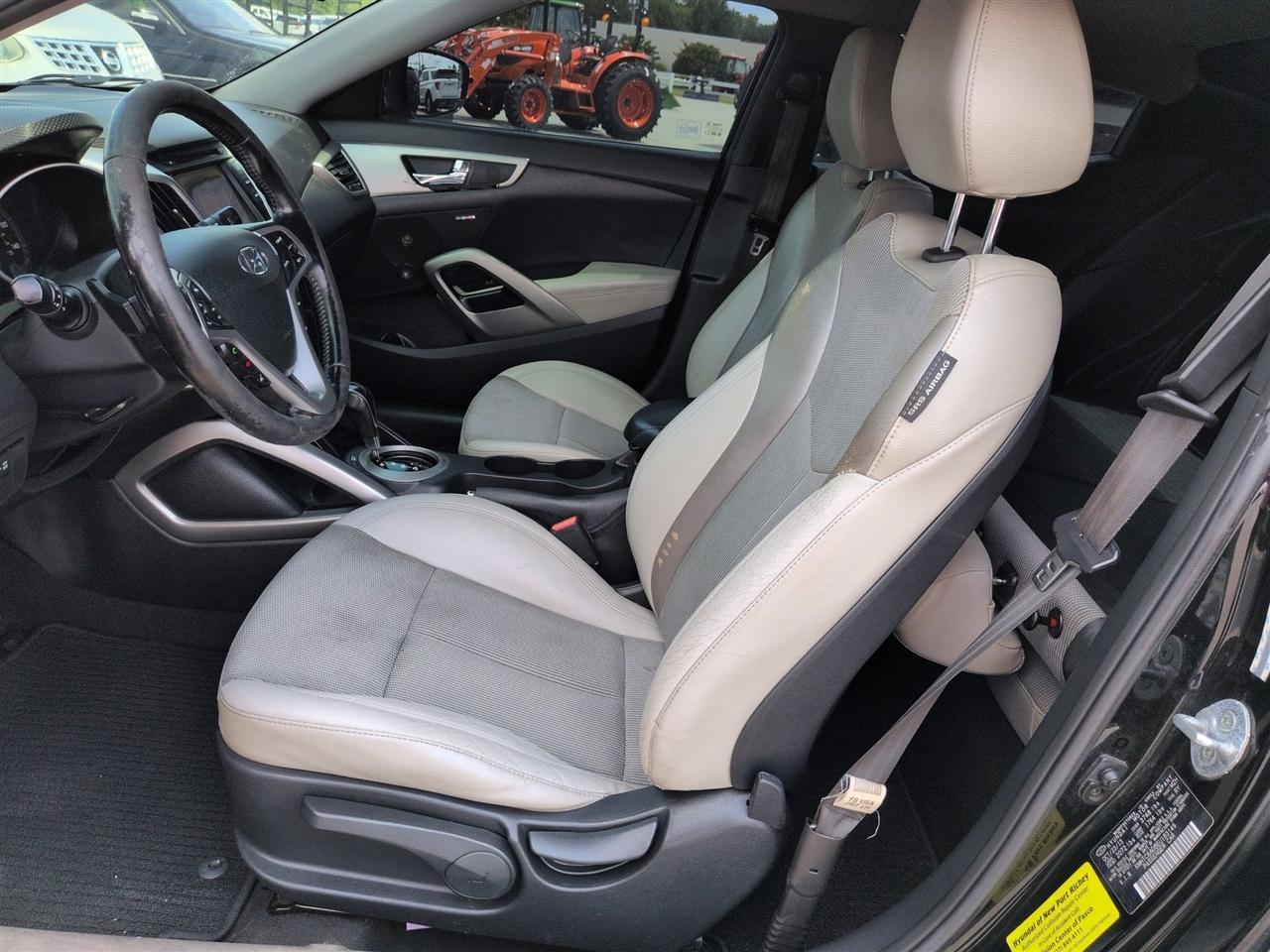 Hyundai Veloster 3dr Cpe Auto w/Gray Int 2014