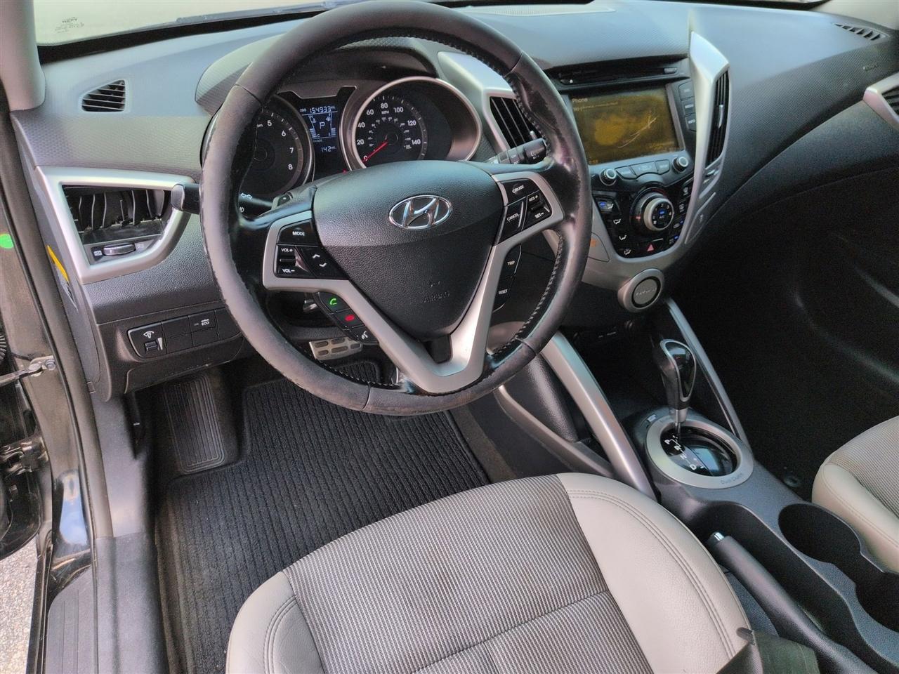 Hyundai Veloster 3dr Cpe Auto w/Gray Int 2014