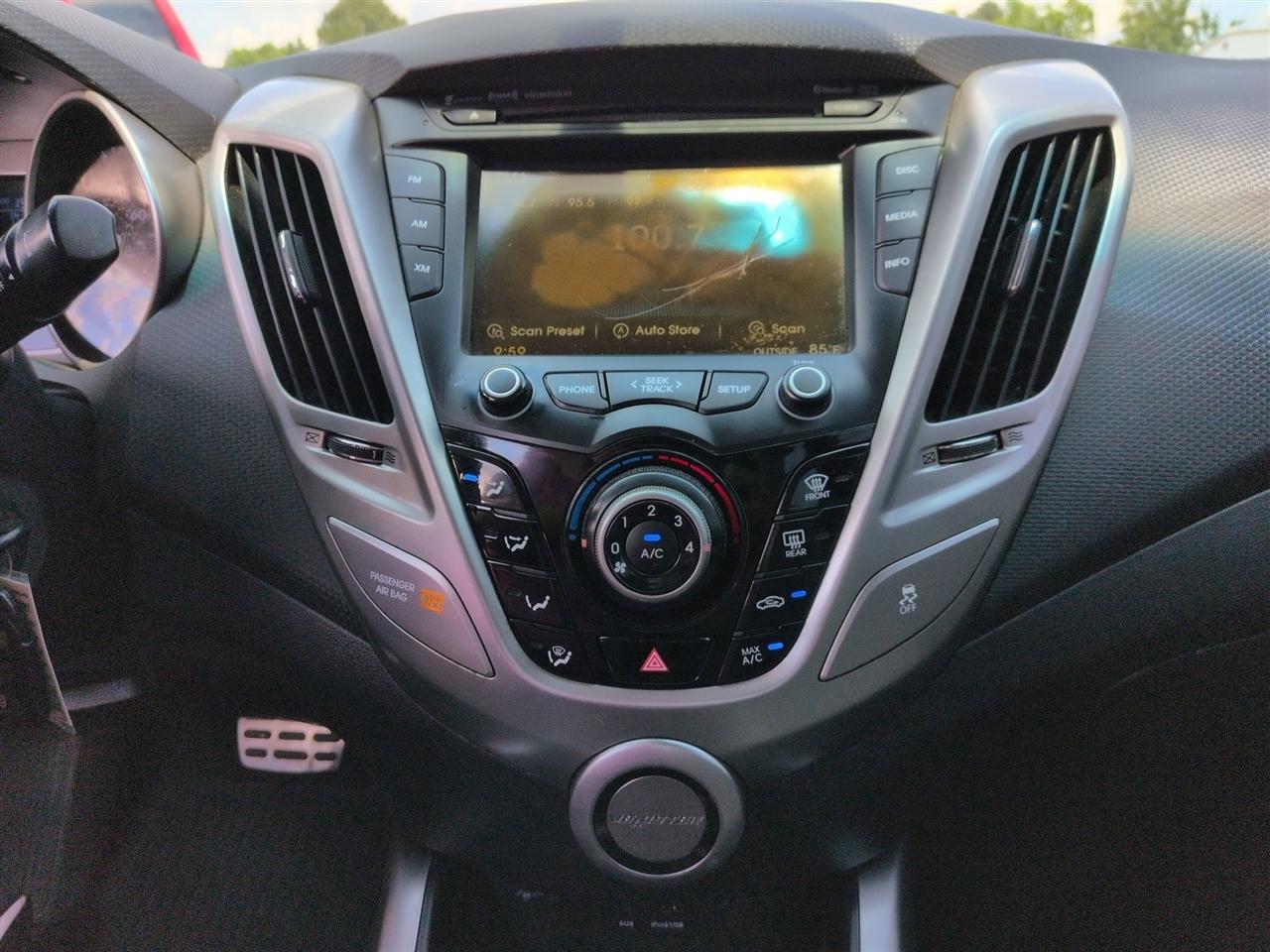Hyundai Veloster 3dr Cpe Auto w/Gray Int 2014