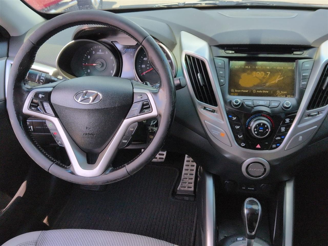 Hyundai Veloster 3dr Cpe Auto w/Gray Int 2014