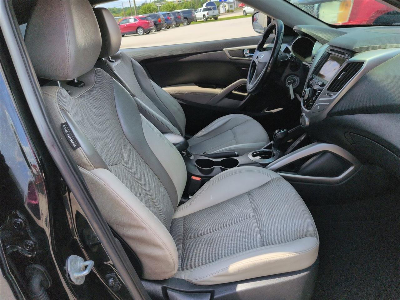 Hyundai Veloster 3dr Cpe Auto w/Gray Int 2014