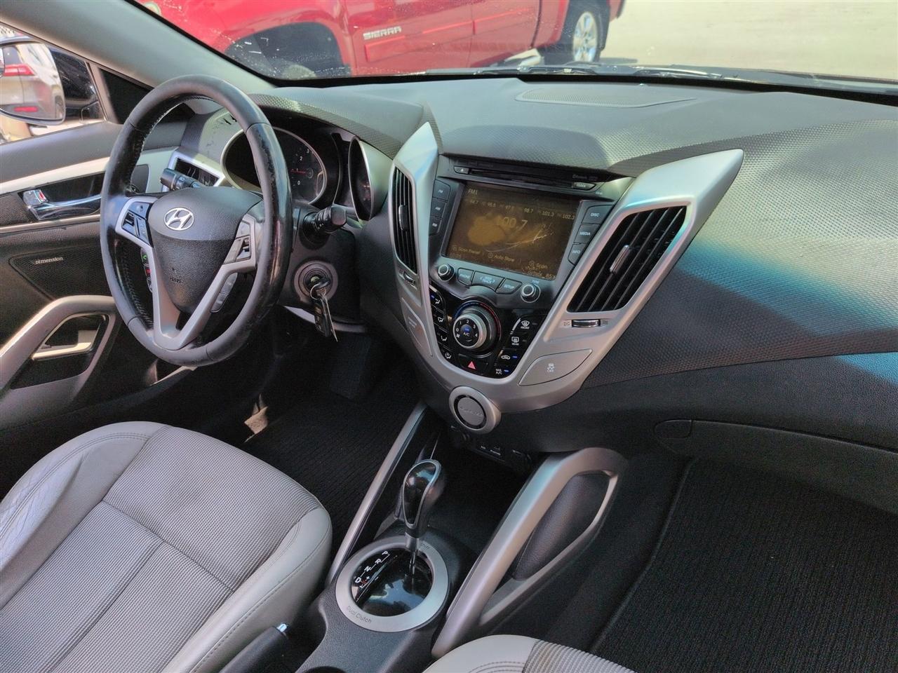 Hyundai Veloster 3dr Cpe Auto w/Gray Int 2014