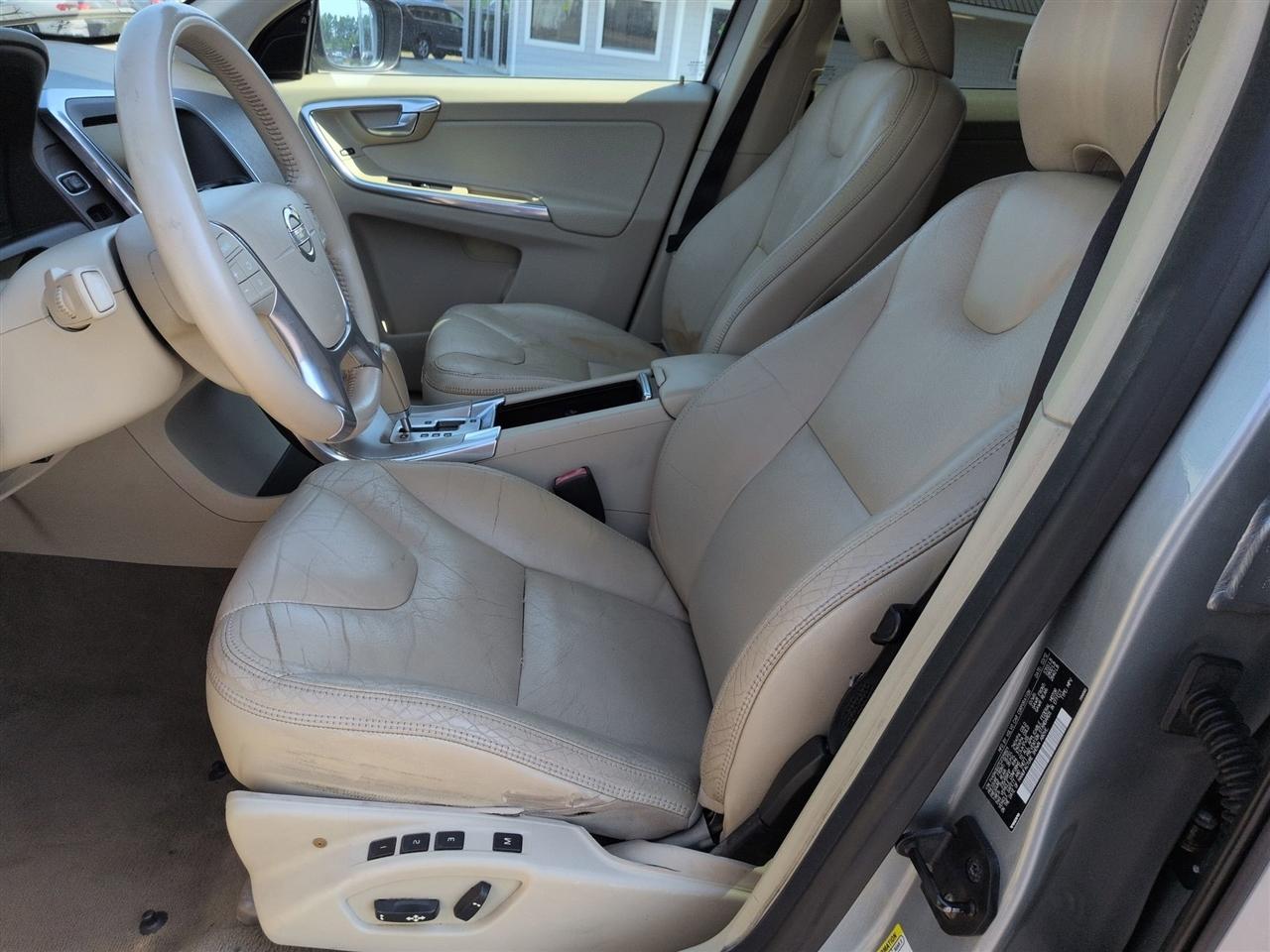 Volvo XC60 AWD 4dr 3.2L 2012