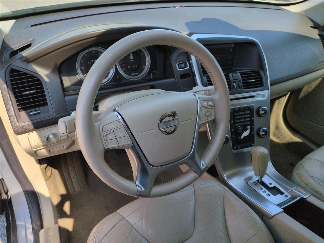 Volvo XC60 AWD 4dr 3.2L 2012