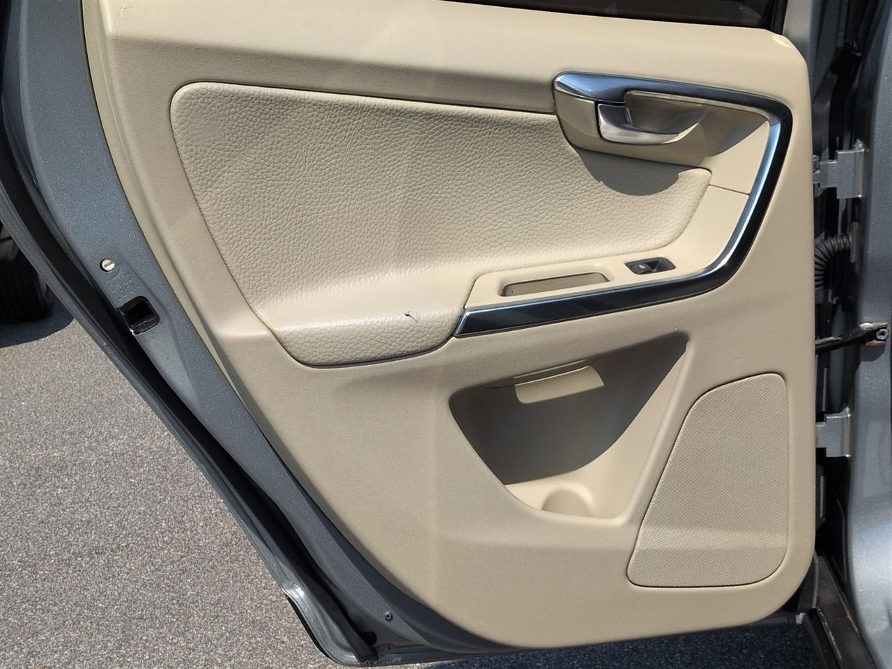 Volvo XC60 AWD 4dr 3.2L 2012