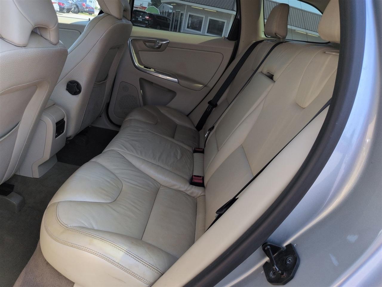 Volvo XC60 AWD 4dr 3.2L 2012
