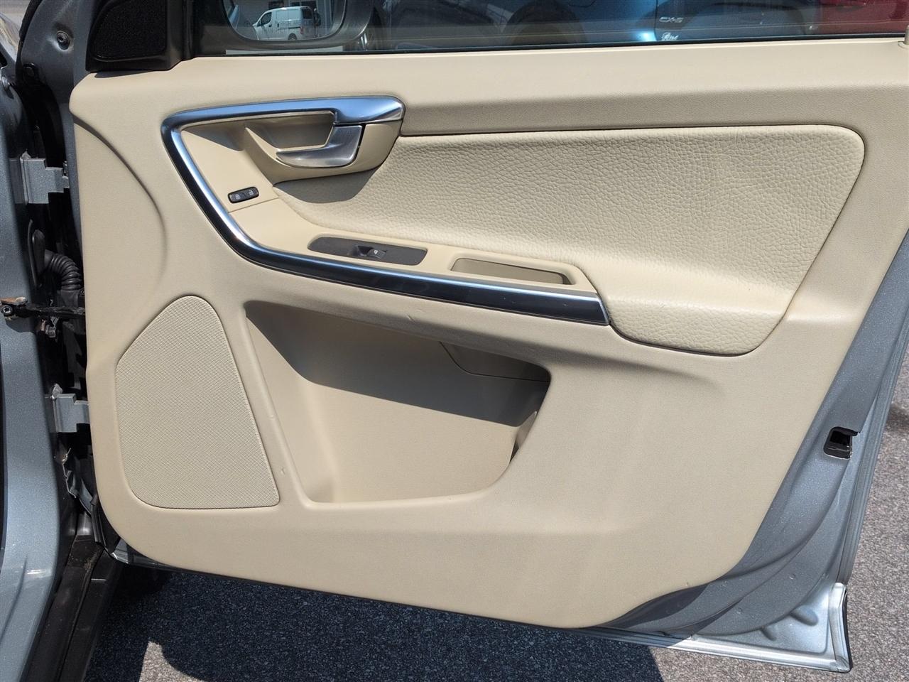 Volvo XC60 AWD 4dr 3.2L 2012