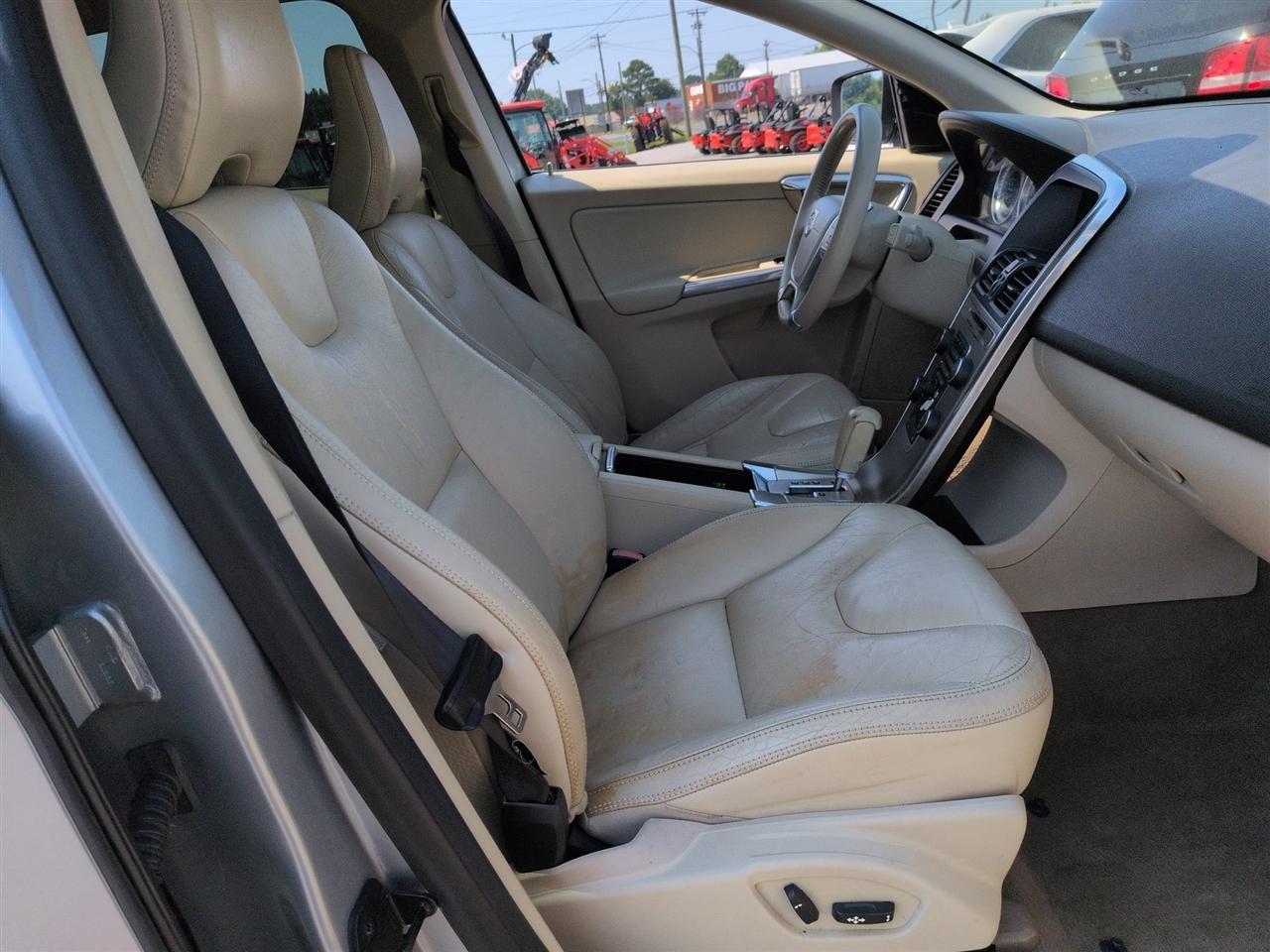 Volvo XC60 AWD 4dr 3.2L 2012