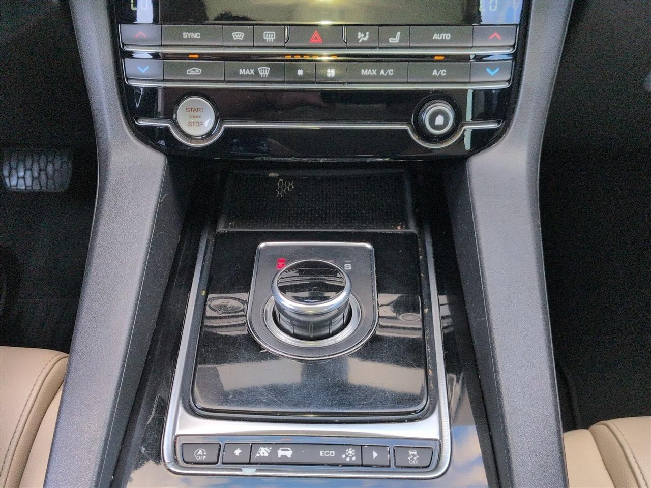 Jaguar F-Pace  2020