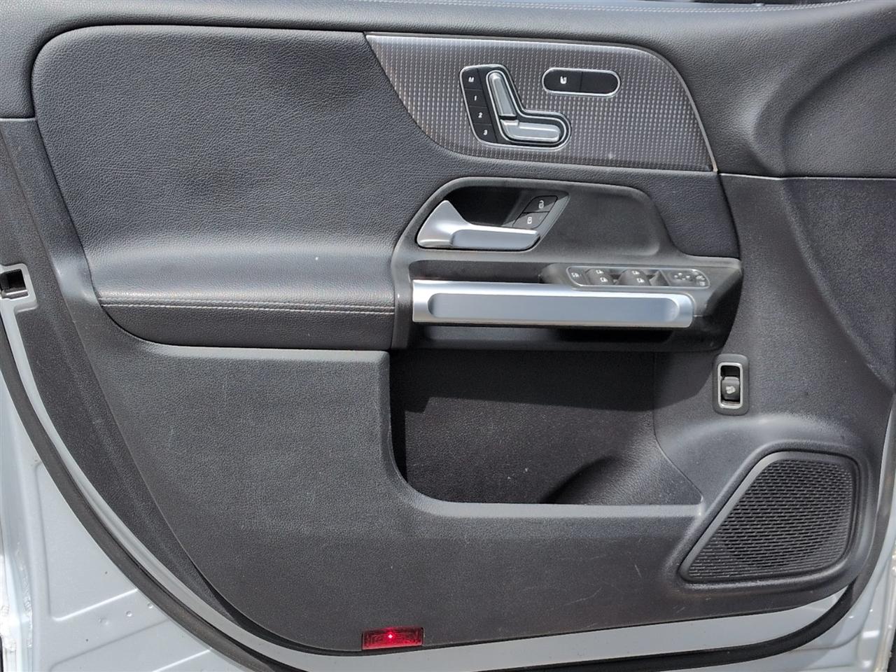 Mercedes-Benz GLB  2021